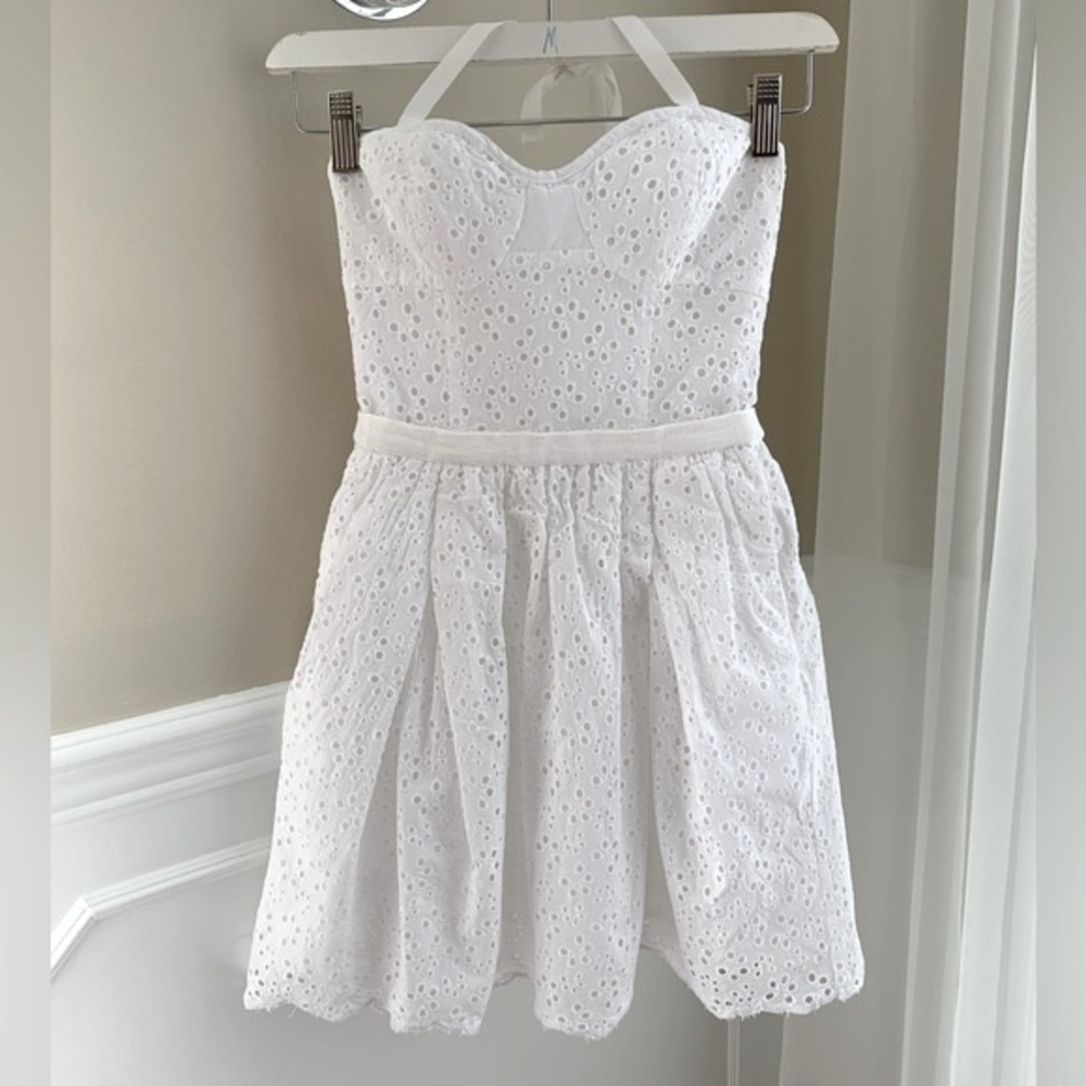 Aritzia Talula size 0 open back halter eyelet dress - Picture 2 of 16